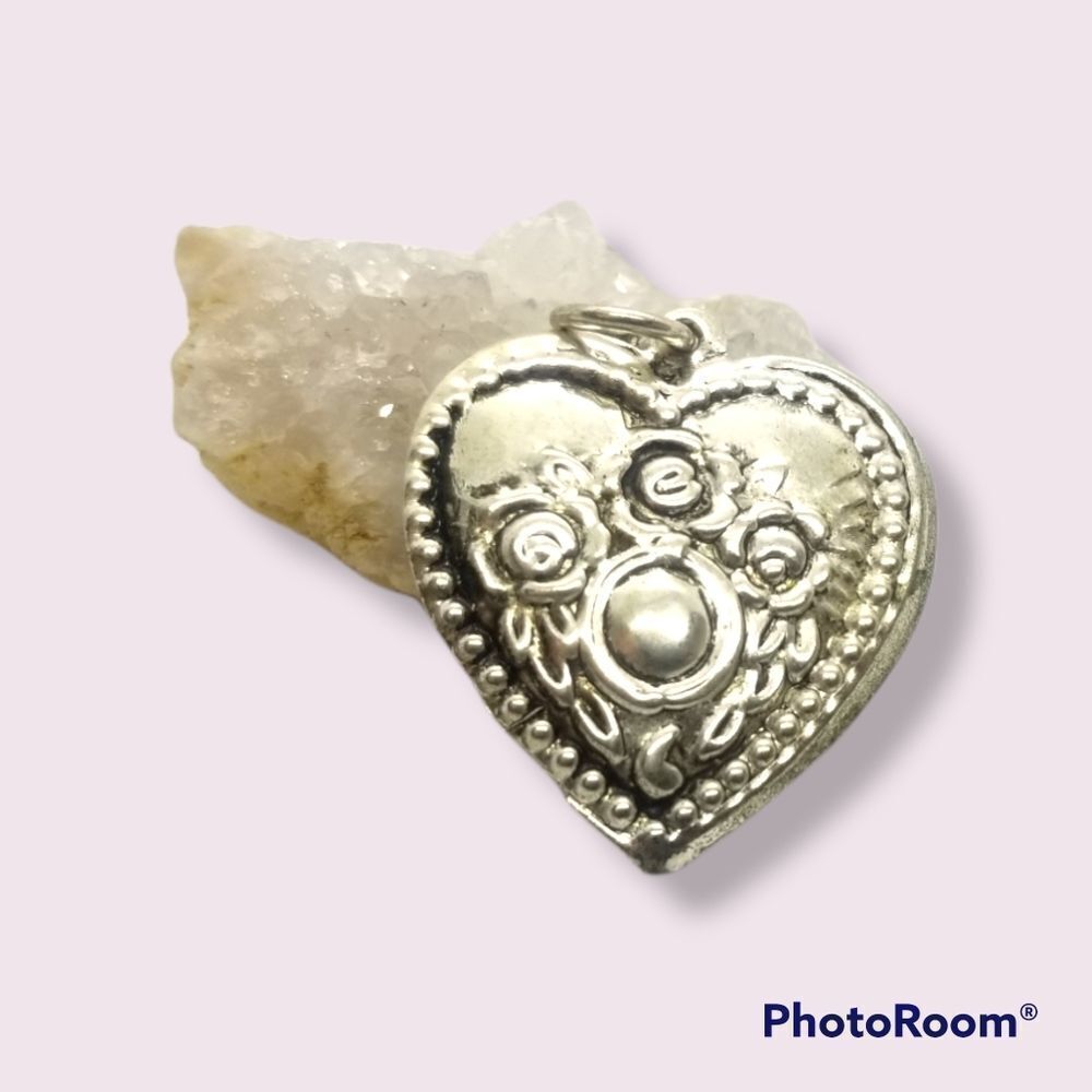 Silver costume Victorian heart necklace pendant